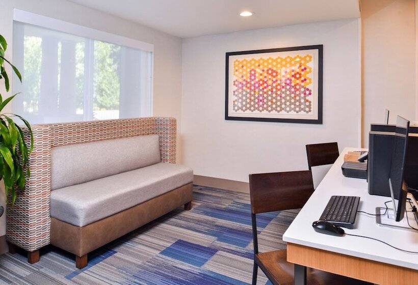 ホテル Holiday Inn Express & Suites Lacey   Olympia, An Ihg
