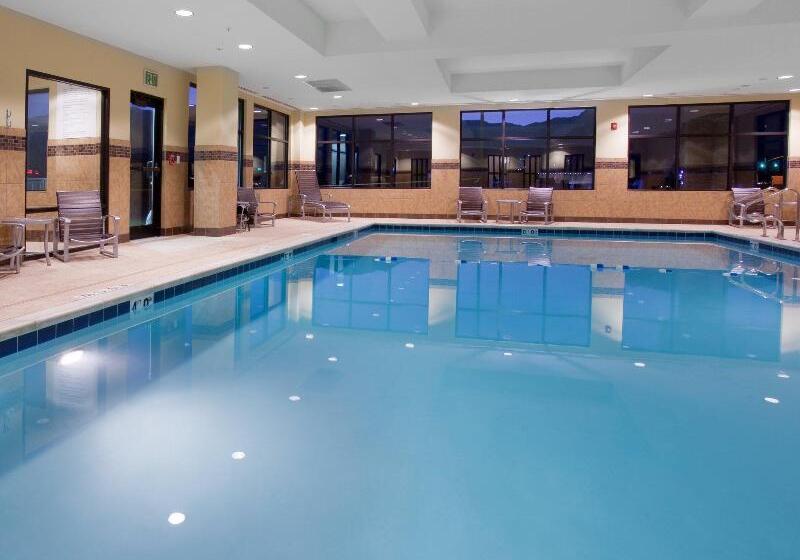 فندق Holiday Inn Express & Suites Logan, An Ihg