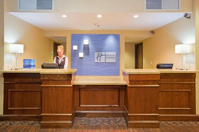 Отель Holiday Inn Express & Suites Logan, An Ihg