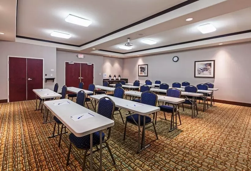 בית מלון כפרי Holiday Inn Express & Suites Cleveland, An Ihg