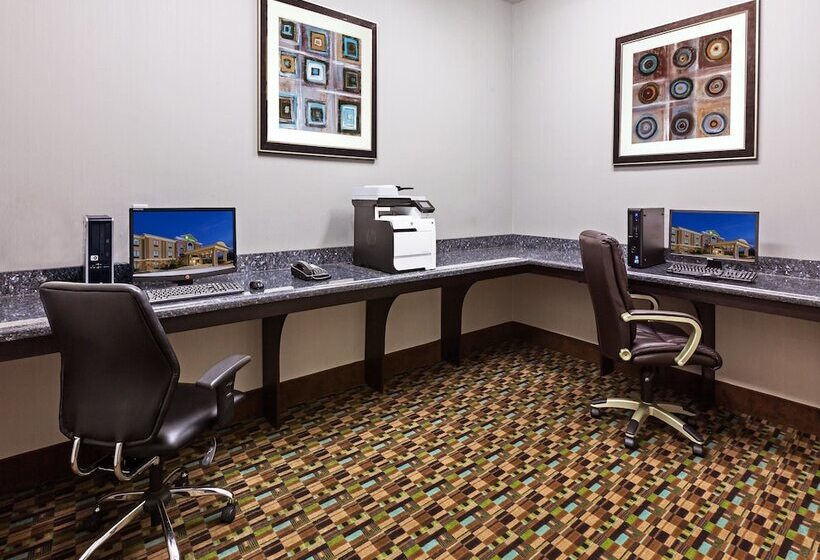 فندق Holiday Inn Express & Suites Cleveland, An Ihg