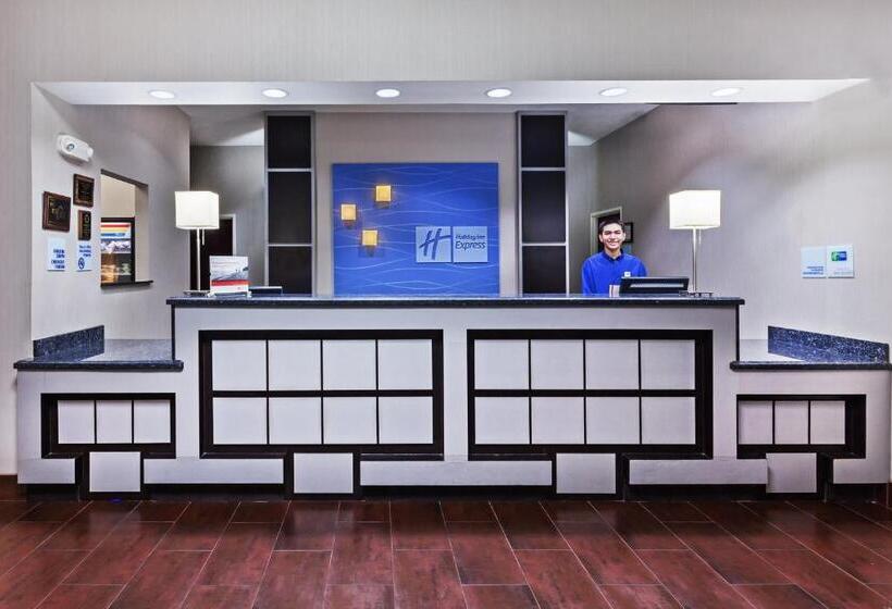فندق Holiday Inn Express & Suites Cleveland, An Ihg