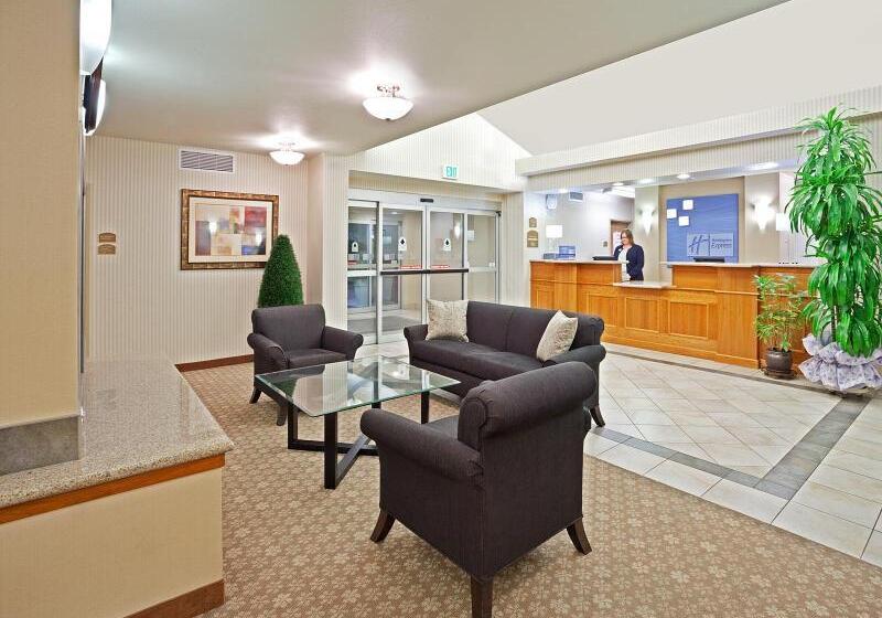 ホテル Holiday Inn Express & Suites Lacey   Olympia, An Ihg