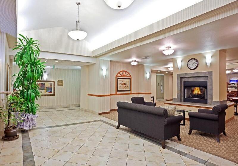 ホテル Holiday Inn Express & Suites Lacey   Olympia, An Ihg