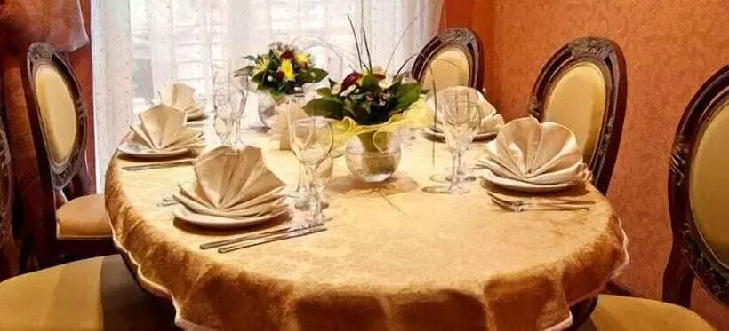 Hotelli Kozatskiy On Antonova