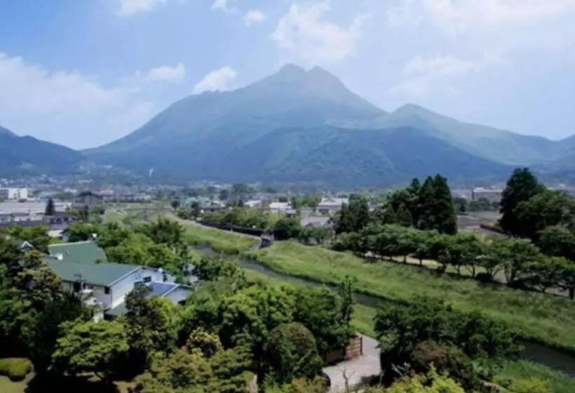 Отель Yufuin Sansuikan