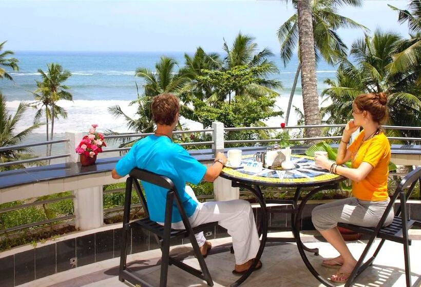 호텔 Gokulam Grand Turtle On The Beach