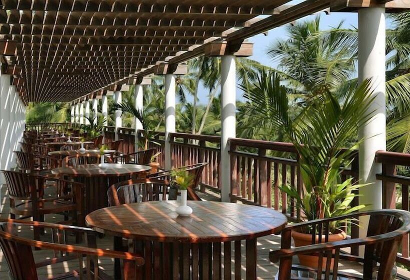 호텔 Gokulam Grand Turtle On The Beach