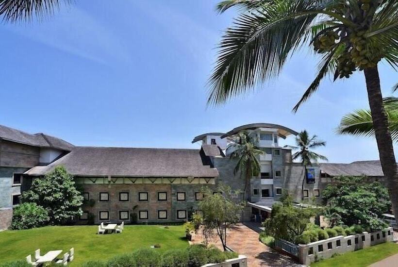 호텔 Gokulam Grand Turtle On The Beach