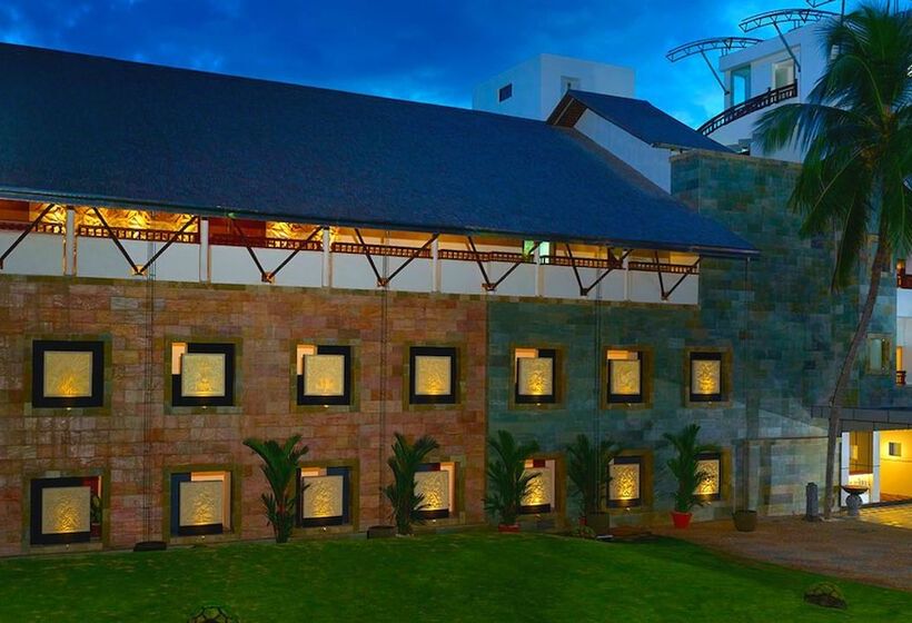 호텔 Gokulam Grand Turtle On The Beach