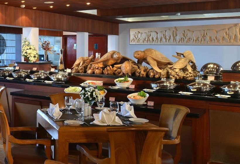 호텔 Gokulam Grand Turtle On The Beach