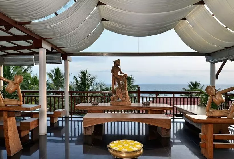 ホテル Gokulam Grand Turtle On The Beach