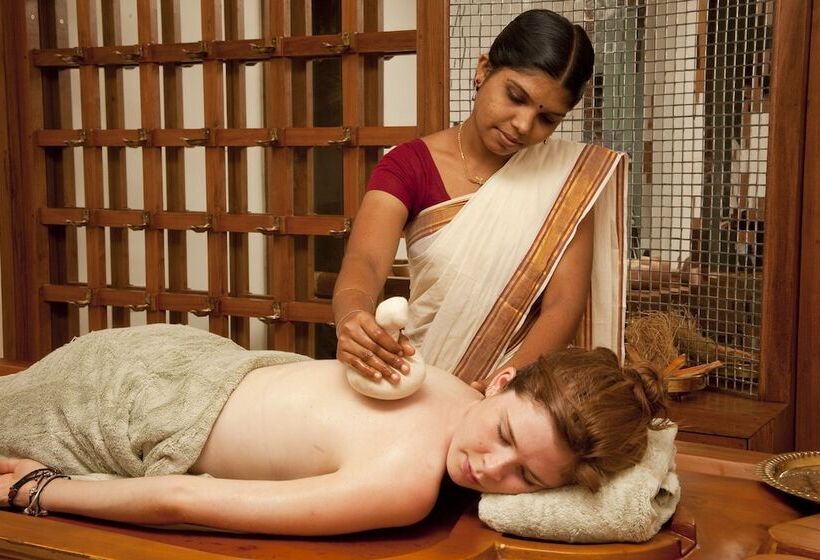 호텔 Gokulam Grand Turtle On The Beach