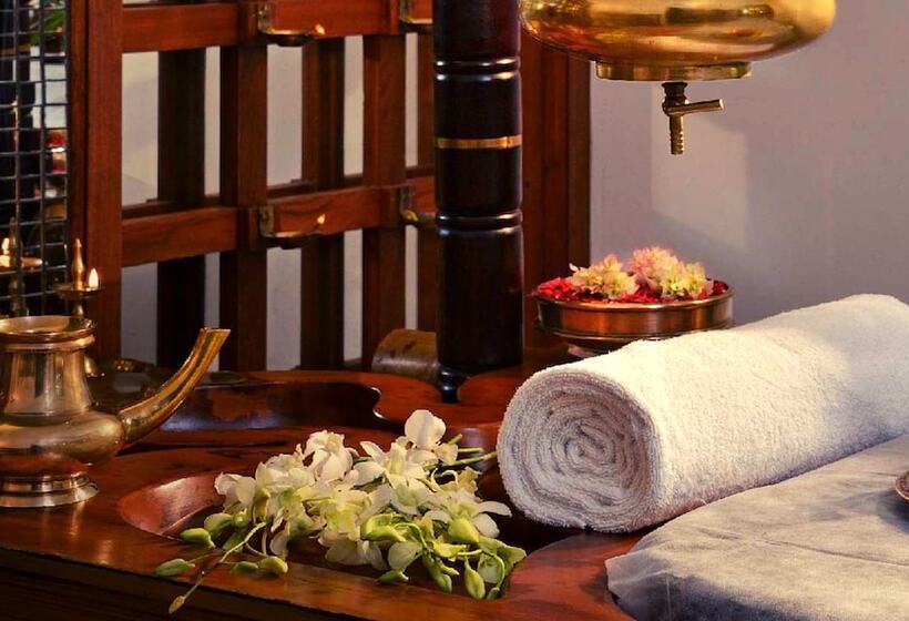 호텔 Gokulam Grand Turtle On The Beach