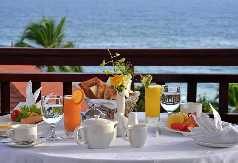 ホテル Gokulam Grand Turtle On The Beach