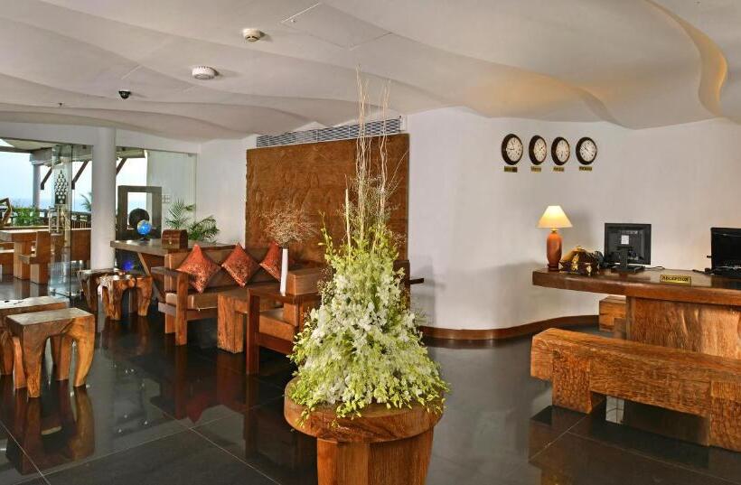 호텔 Gokulam Grand Turtle On The Beach