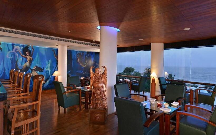 호텔 Gokulam Grand Turtle On The Beach