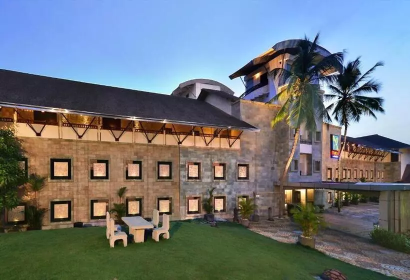 ホテル Gokulam Grand Turtle On The Beach