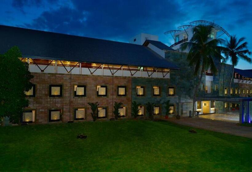 호텔 Gokulam Grand Turtle On The Beach