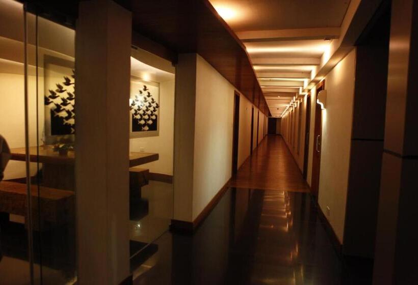 호텔 Gokulam Grand Turtle On The Beach