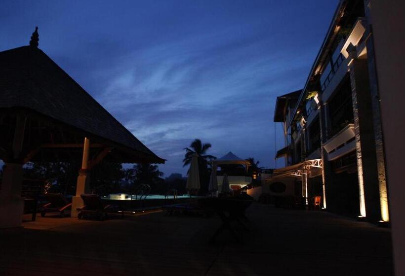 호텔 Gokulam Grand Turtle On The Beach