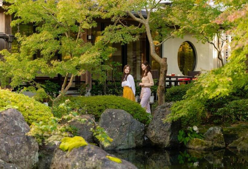 Hoho A Hotel Overlooking The Echigo Plain And The Yahiko Mountain Range Formerly Hotel Oohashi Yakat
