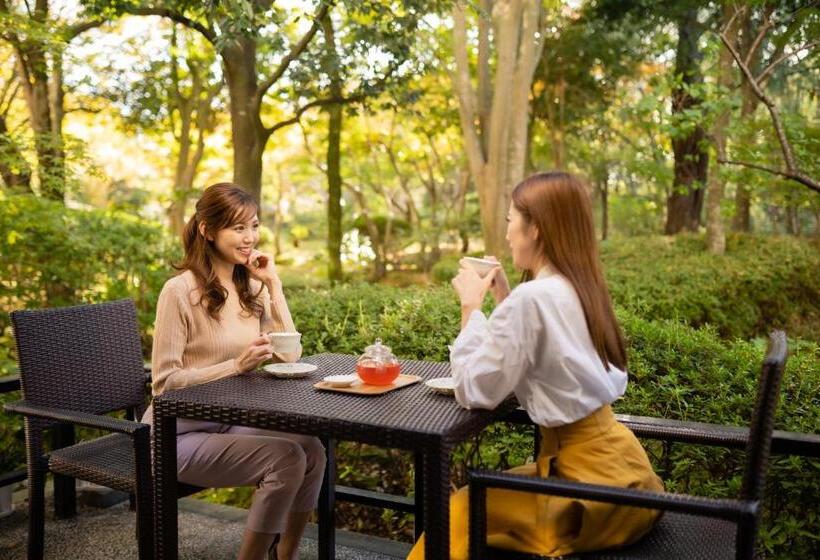 Hoho A Hotel Overlooking The Echigo Plain And The Yahiko Mountain Range Formerly Hotel Oohashi Yakat