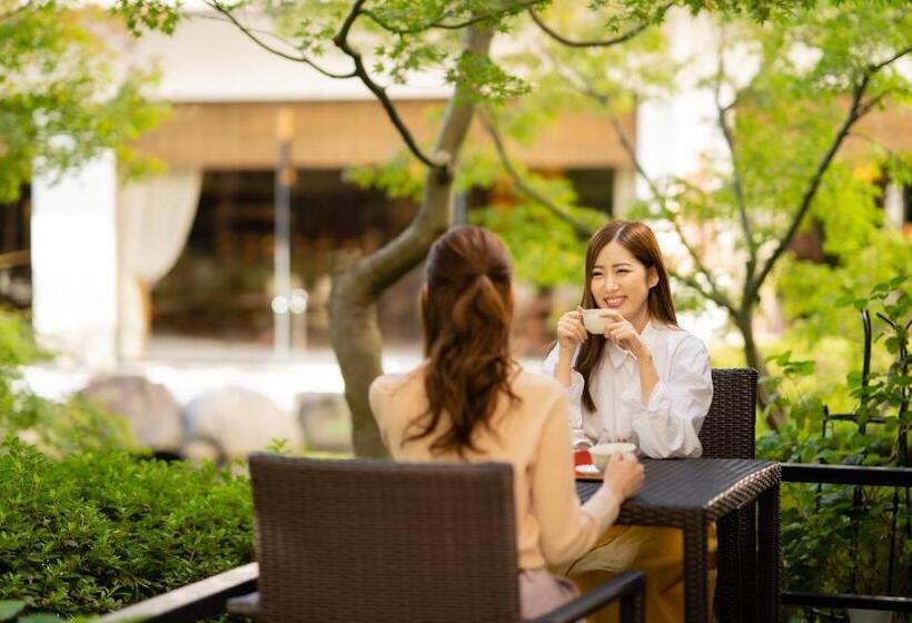 Hoho A Hotel Overlooking The Echigo Plain And The Yahiko Mountain Range Formerly Hotel Oohashi Yakat