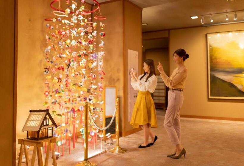 Hoho A Hotel Overlooking The Echigo Plain And The Yahiko Mountain Range Formerly Hotel Oohashi Yakat