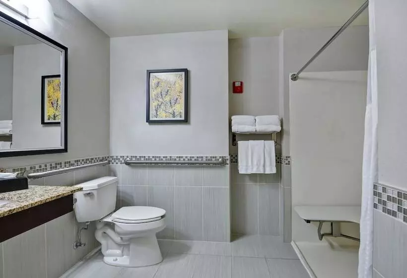 Holiday Inn Express Hotel & Suites Milwaukee New Berlin, An Ihg