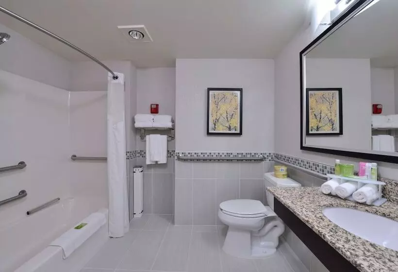 Holiday Inn Express Hotel & Suites Milwaukee New Berlin, An Ihg