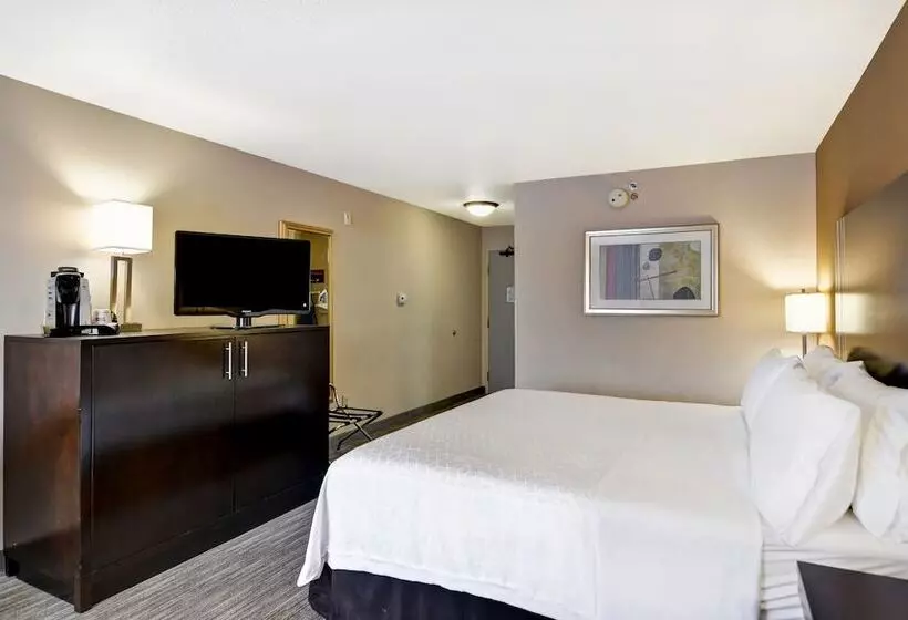 Holiday Inn Express Hotel & Suites Milwaukee New Berlin, An Ihg