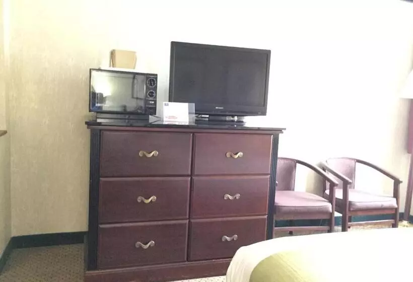 Отель Americas Best Value Inn And Suites Saint Charles