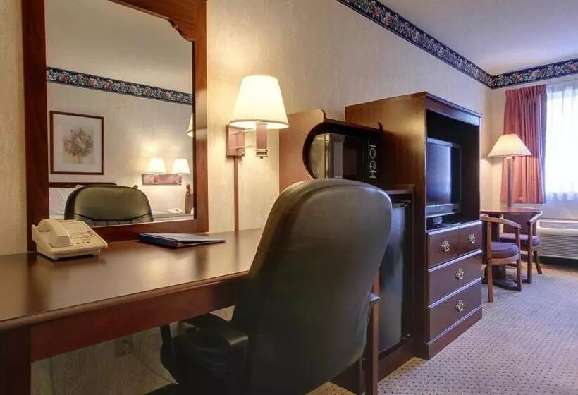 Отель Americas Best Value Inn And Suites Saint Charles