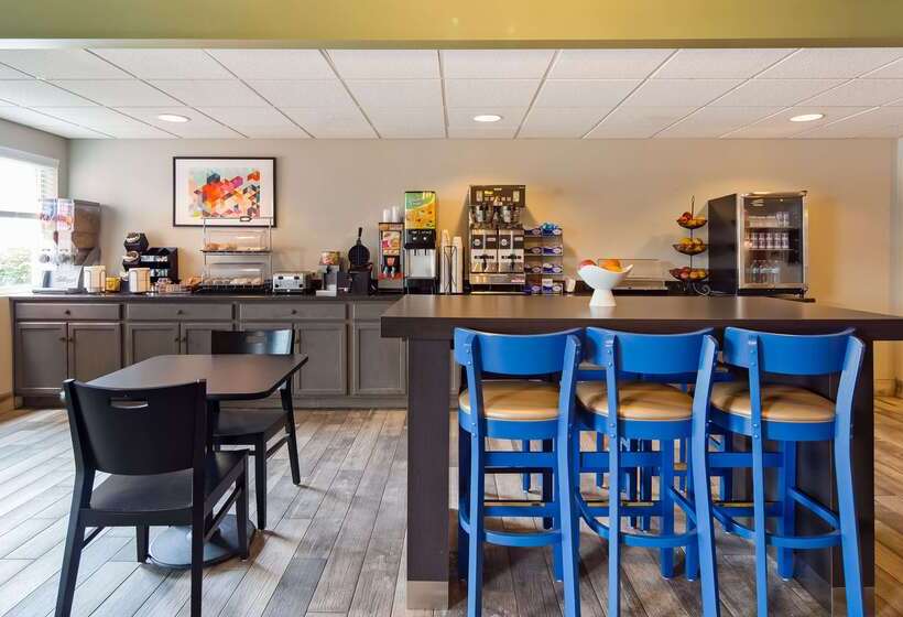 호텔 Best Western Nittany Inn Milroy