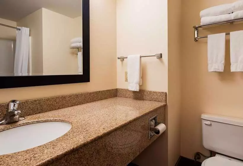 Отель Best Western Nittany Inn Milroy