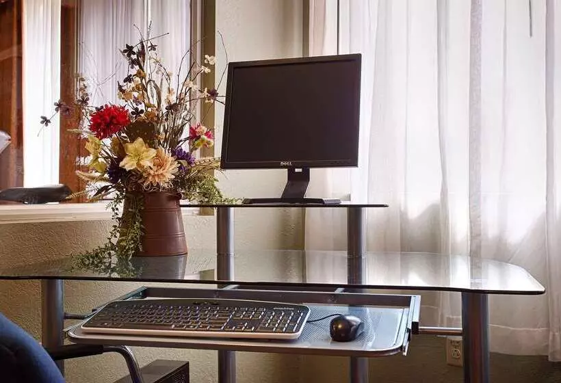 Отель Best Western Nittany Inn Milroy