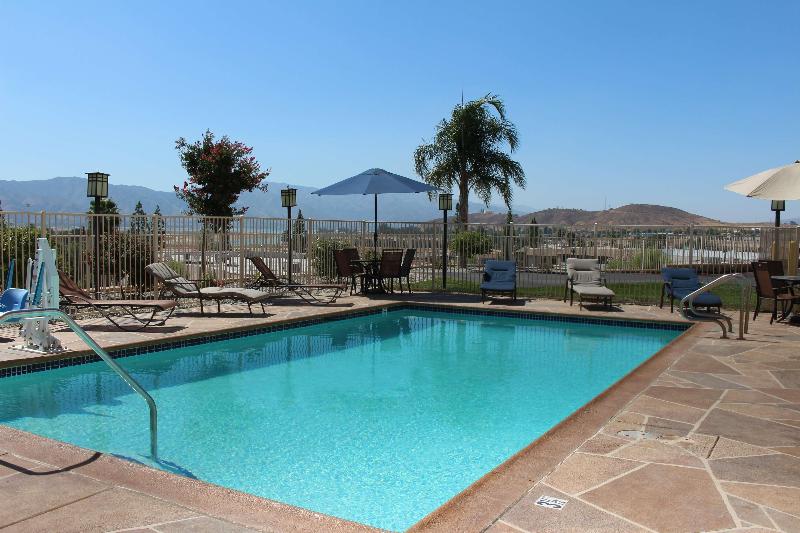 酒店 Best Western Plus Lake Elsinore Inn & Suites