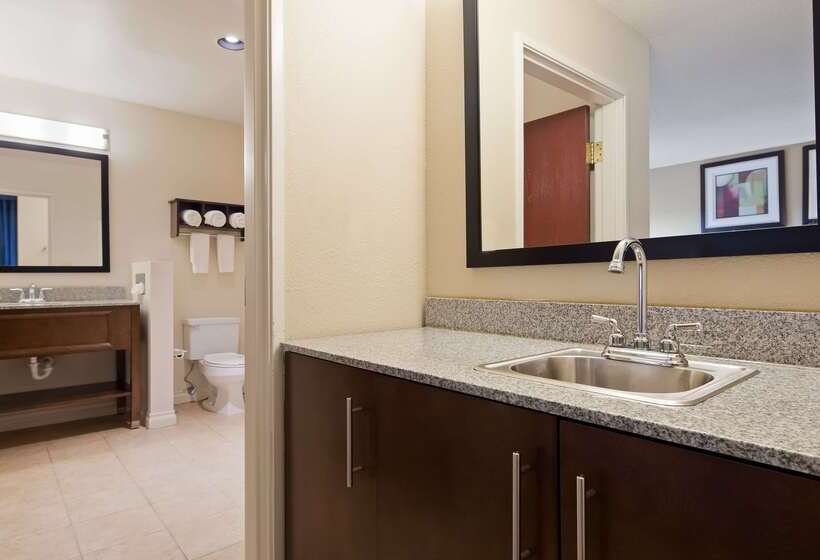 فندق Best Western Port Huron Blue Water Bridge