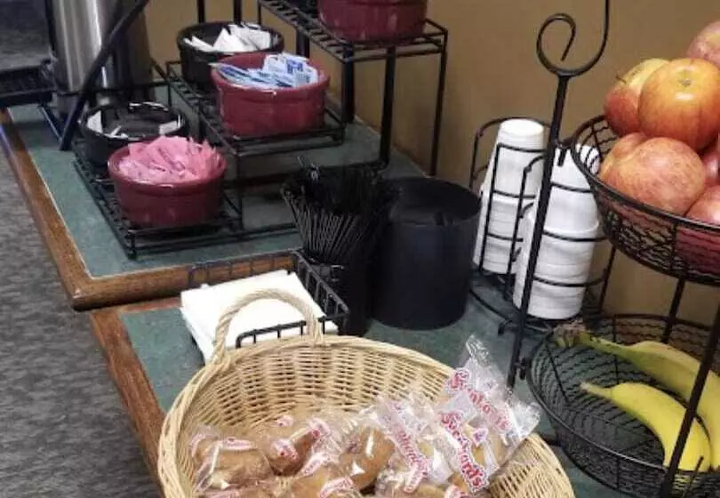 Hotel Collins Inn & Suites