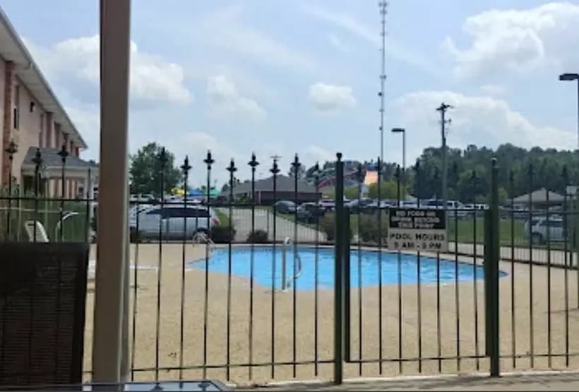 Hotel Collins Inn & Suites