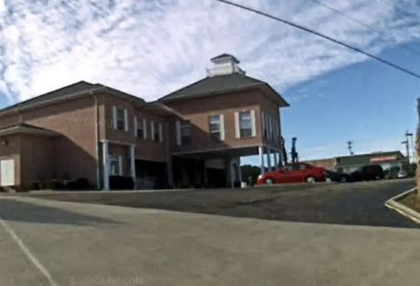 Hotel Collins Inn & Suites