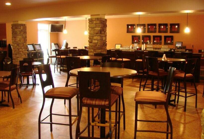 ホテル Crandon Inn & Suites