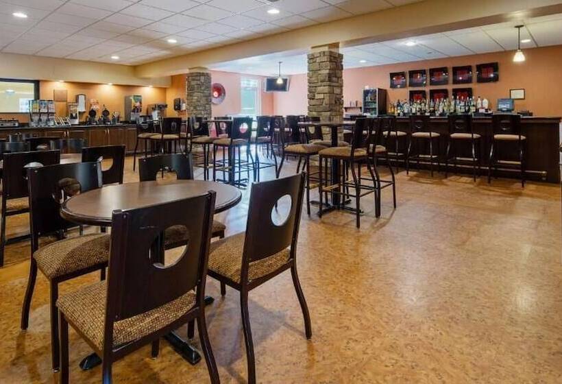 ホテル Crandon Inn & Suites