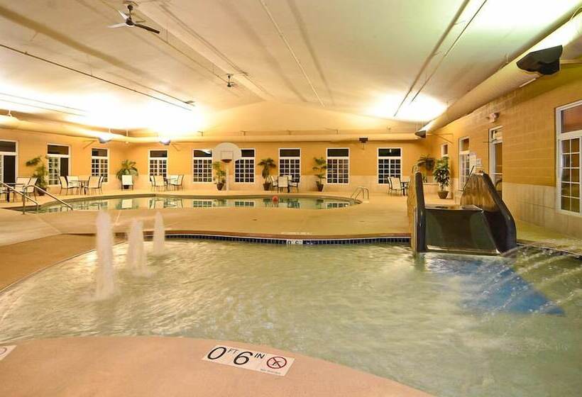 ホテル Crandon Inn & Suites