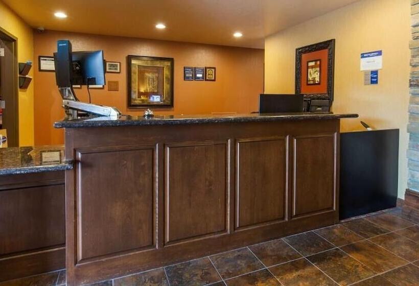 ホテル Crandon Inn & Suites