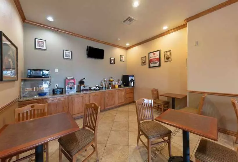 酒店 Econo Lodge Inn & Suites Bridgeport