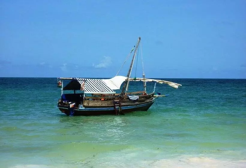 هتل Lantana Galu Beach