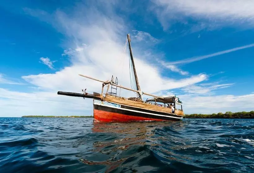 هتل Lantana Galu Beach