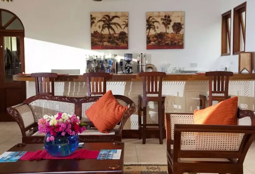 هتل Lantana Galu Beach